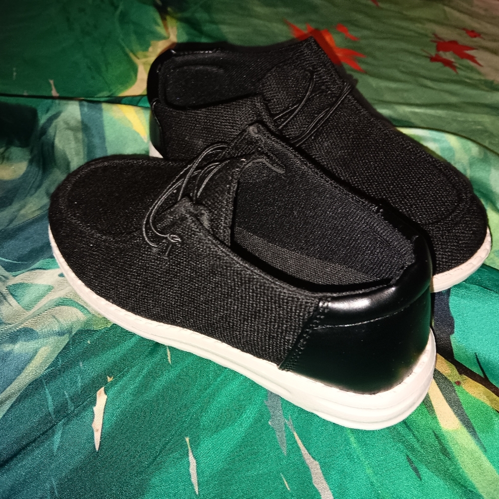 Brand new kids shoes Size 2 1/2